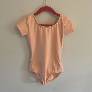 Capezio children’s essential short sleeve leotard in ballet pink M